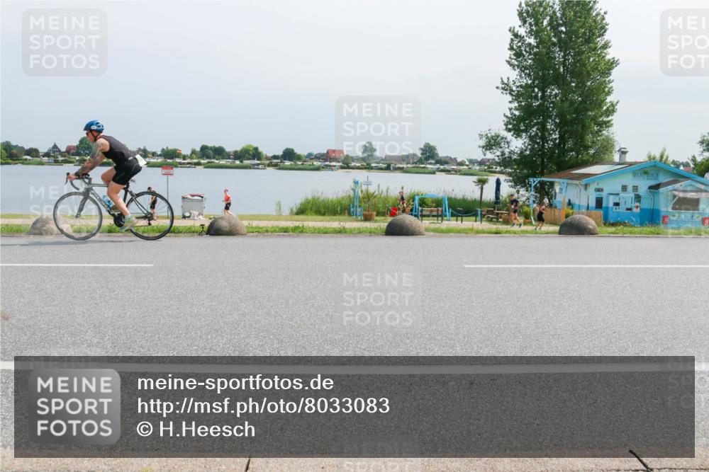 21.06.2025 - 27. Vierlanden-Triathlon H.Heesch http://msf.ph/oto/8033083 15.06.2025 11:39:46 Radfahren 692, 918 meine-sportfotos.de