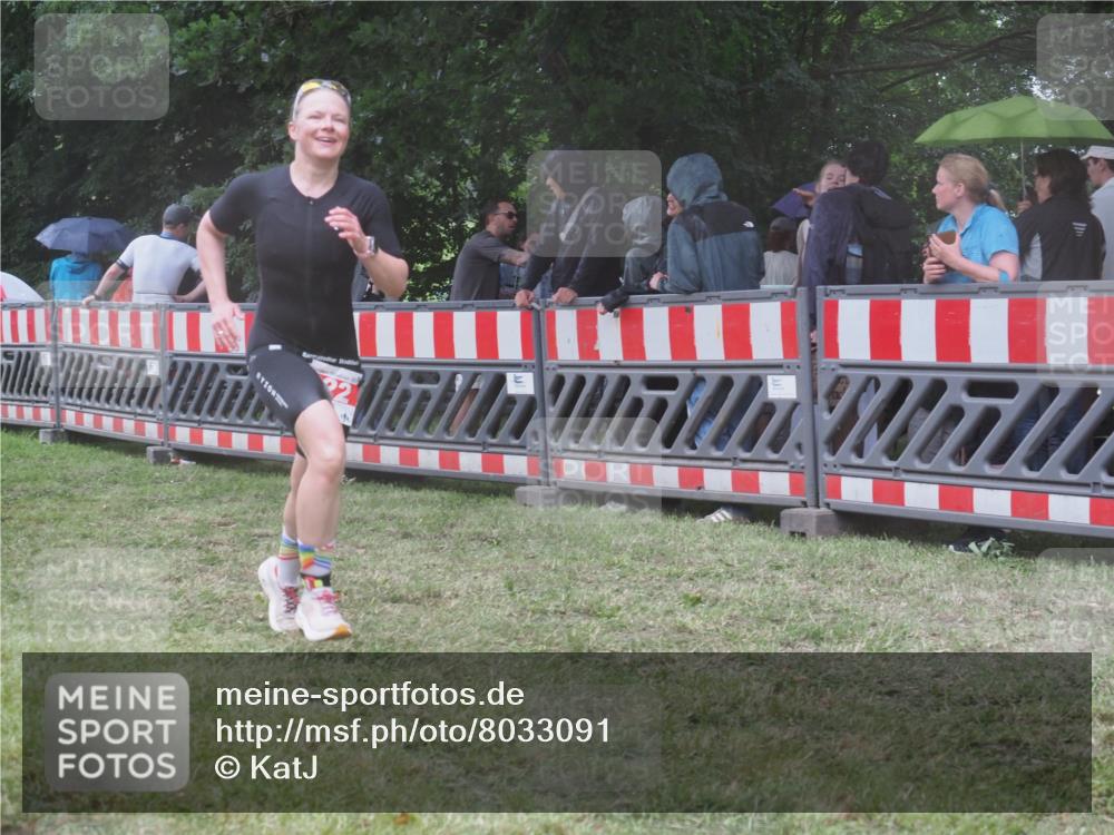 21.06.2025 - 27. Vierlanden-Triathlon KatJ http://msf.ph/oto/8033091 15.06.2025 13:44:30 Ziel 45, 222 meine-sportfotos.de