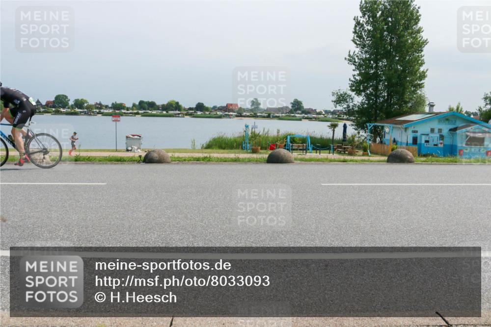 21.06.2025 - 27. Vierlanden-Triathlon H.Heesch http://msf.ph/oto/8033093 15.06.2025 11:39:55 Radfahren 711 meine-sportfotos.de