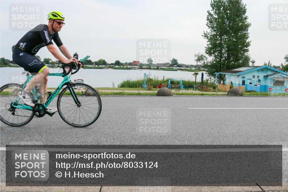 15.06.2025 - 27. Vierlanden-Triathlon H.Heesch http://msf.ph/oto/8033124 15.06.2025 10:41:28 Radfahren 229, 351, 453 meine-sportfotos.de