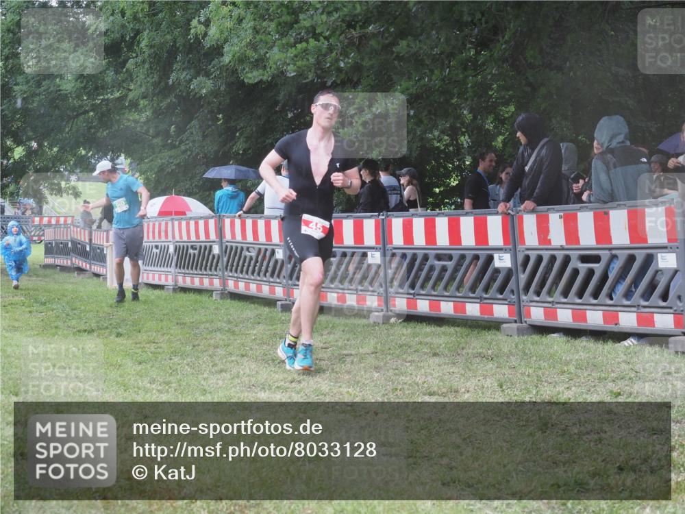 21.06.2025 - 27. Vierlanden-Triathlon KatJ http://msf.ph/oto/8033128 15.06.2025 13:44:34 Ziel 45, 960 meine-sportfotos.de