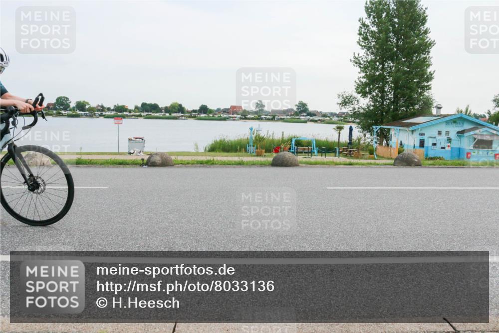 15.06.2025 - 27. Vierlanden-Triathlon H.Heesch http://msf.ph/oto/8033136 15.06.2025 10:41:29 Radfahren 229, 351, 453 meine-sportfotos.de