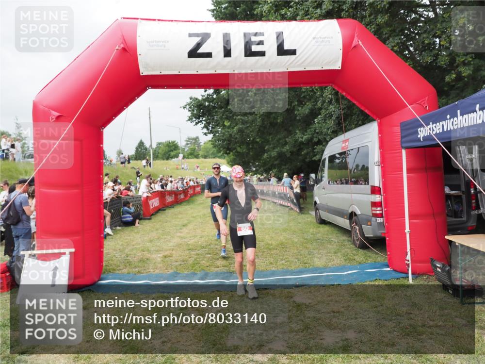 21.06.2025 - 27. Vierlanden-Triathlon MichiJ http://msf.ph/oto/8033140 15.06.2026 12:54:08 Ziel 21, 60, 650, 682 meine-sportfotos.de
