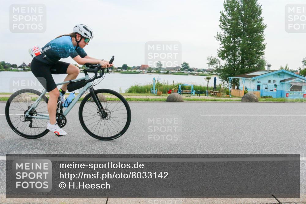 15.06.2025 - 27. Vierlanden-Triathlon H.Heesch http://msf.ph/oto/8033142 15.06.2025 10:41:29 Radfahren 229, 351, 453 meine-sportfotos.de