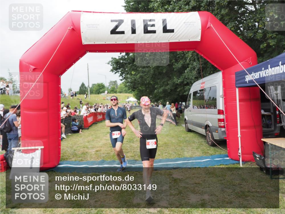 21.06.2025 - 27. Vierlanden-Triathlon MichiJ http://msf.ph/oto/8033149 15.06.2026 12:54:09 Ziel 21, 60, 650, 682 meine-sportfotos.de