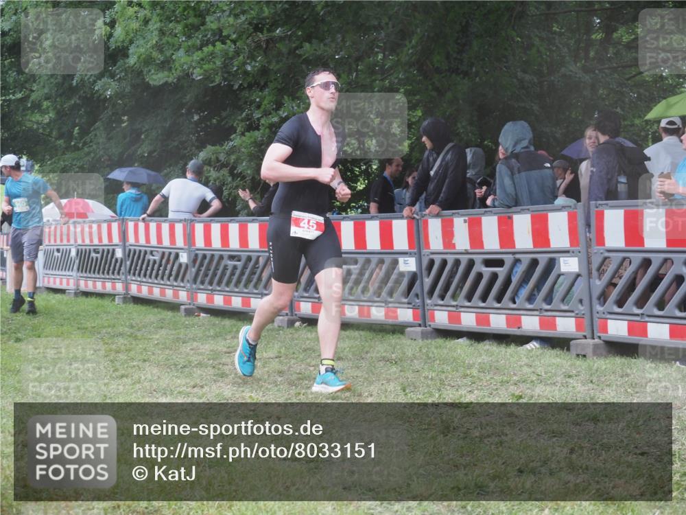 21.06.2025 - 27. Vierlanden-Triathlon KatJ http://msf.ph/oto/8033151 15.06.2025 13:44:35 Ziel 45, 960 meine-sportfotos.de