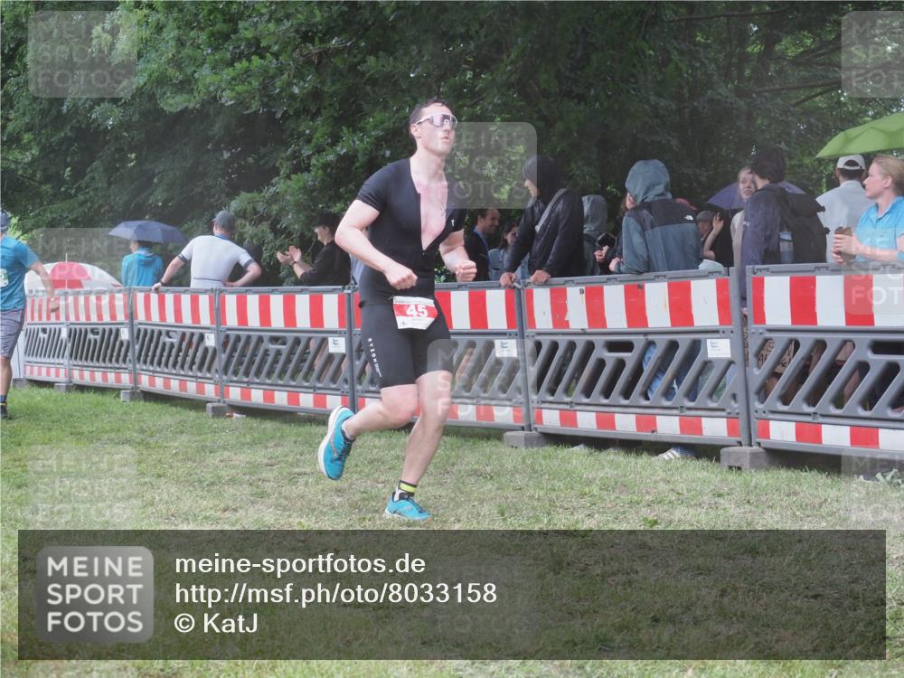 21.06.2025 - 27. Vierlanden-Triathlon KatJ http://msf.ph/oto/8033158 15.06.2025 13:44:35 Ziel 45, 960 meine-sportfotos.de