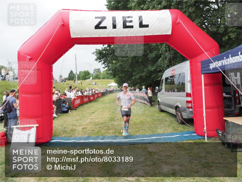 21.06.2025 - 27. Vierlanden-Triathlon MichiJ http://msf.ph/oto/8033189 15.06.2026 12:54:16 Ziel 171 meine-sportfotos.de