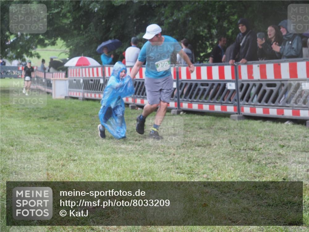 21.06.2025 - 27. Vierlanden-Triathlon KatJ http://msf.ph/oto/8033209 15.06.2025 13:44:39 Ziel 960, 1141 meine-sportfotos.de
