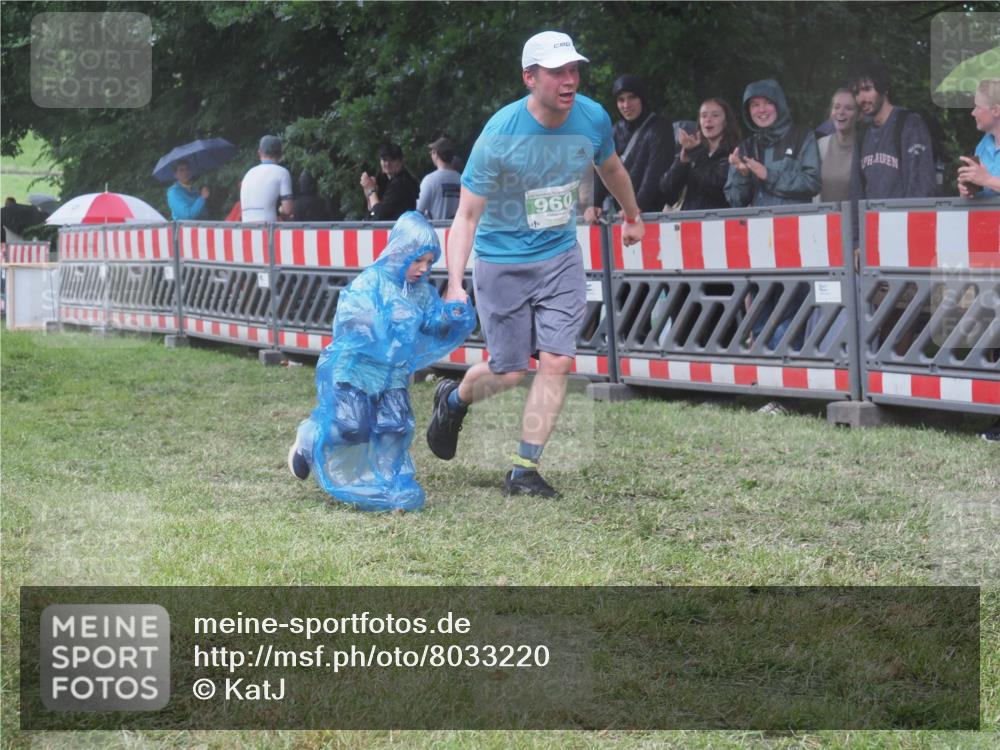 21.06.2025 - 27. Vierlanden-Triathlon KatJ http://msf.ph/oto/8033220 15.06.2025 13:44:39 Ziel 960, 1141 meine-sportfotos.de
