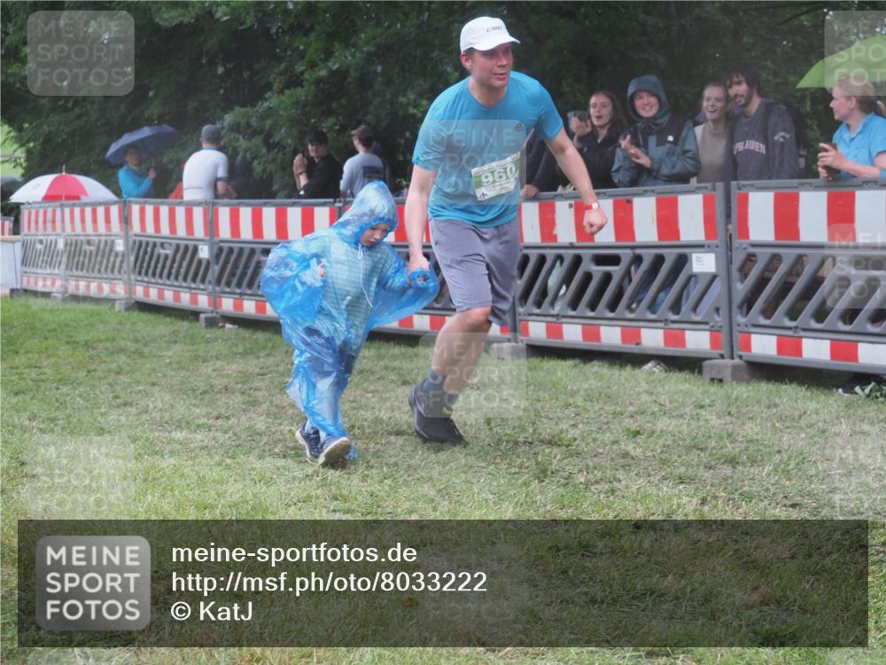 21.06.2025 - 27. Vierlanden-Triathlon KatJ http://msf.ph/oto/8033222 15.06.2025 13:44:40 Ziel 960, 1141 meine-sportfotos.de