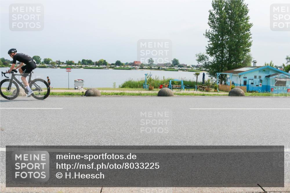 21.06.2025 - 27. Vierlanden-Triathlon H.Heesch http://msf.ph/oto/8033225 15.06.2025 11:40:14 Radfahren 662, 774, 869 meine-sportfotos.de