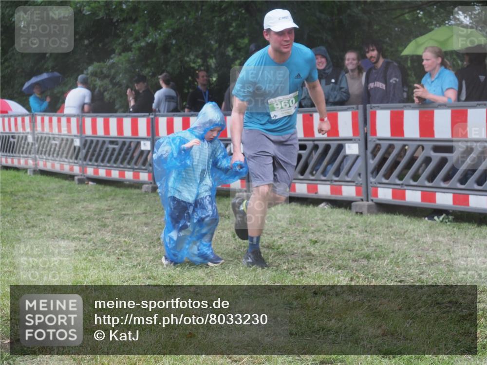 21.06.2025 - 27. Vierlanden-Triathlon KatJ http://msf.ph/oto/8033230 15.06.2025 13:44:40 Ziel 960, 1141 meine-sportfotos.de