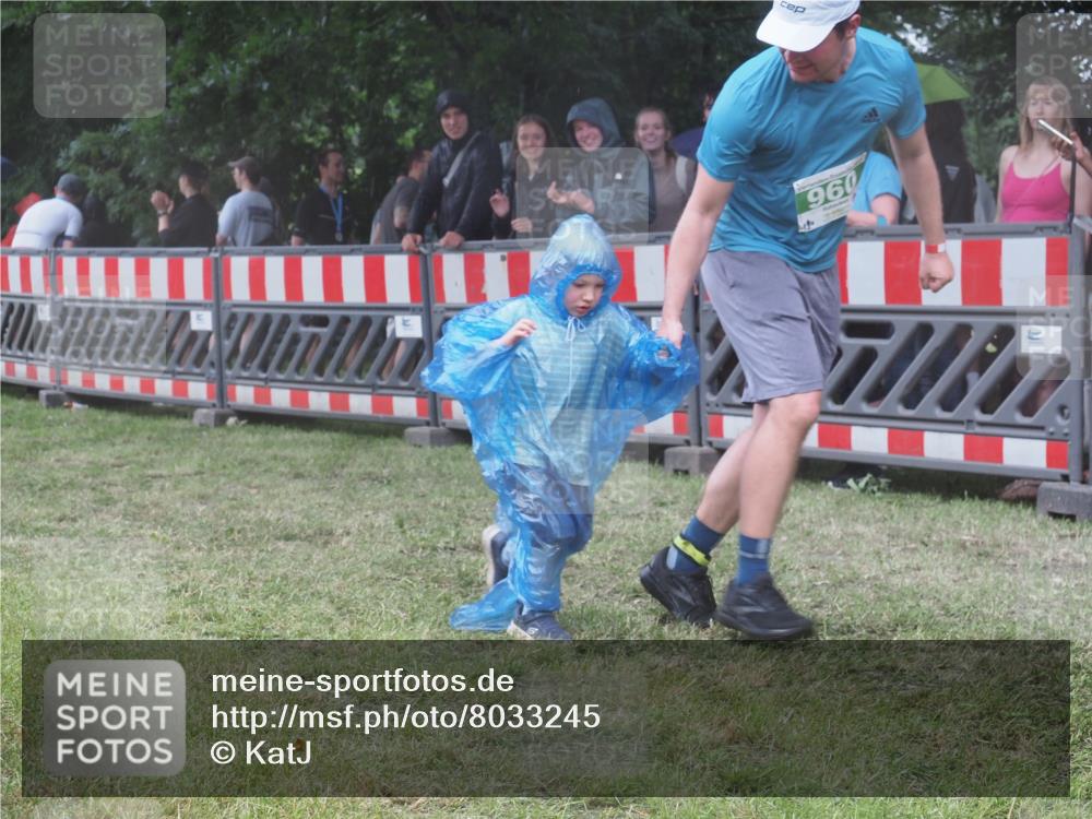 21.06.2025 - 27. Vierlanden-Triathlon KatJ http://msf.ph/oto/8033245 15.06.2025 13:44:40 Ziel 960, 1141 meine-sportfotos.de
