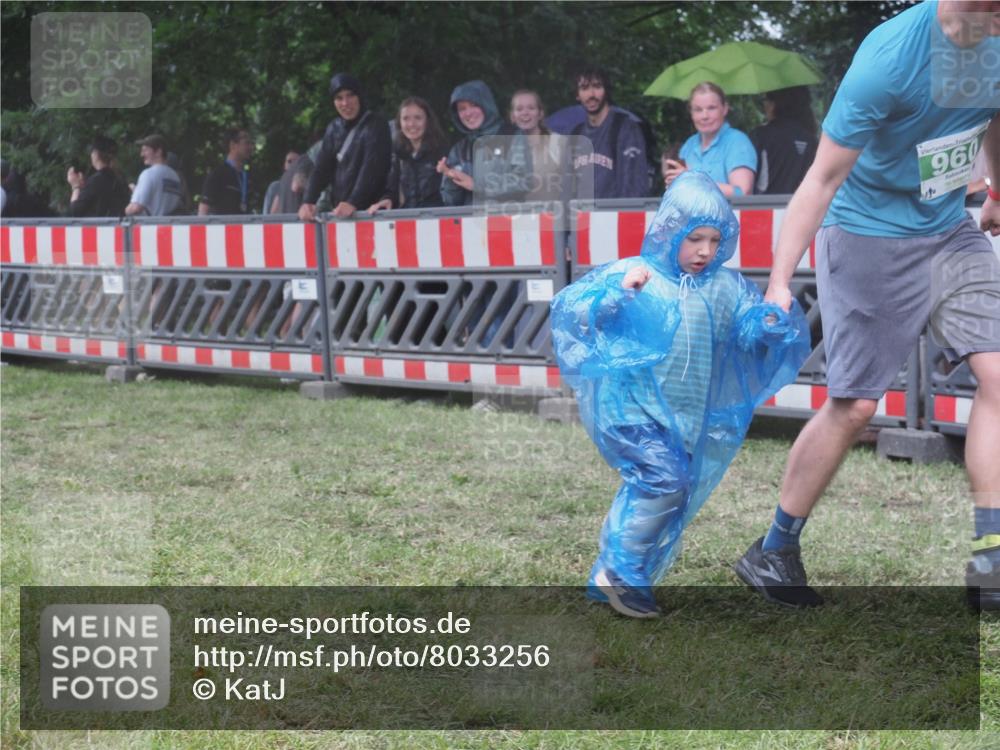 21.06.2025 - 27. Vierlanden-Triathlon KatJ http://msf.ph/oto/8033256 15.06.2025 13:44:41 Ziel 960, 1141 meine-sportfotos.de