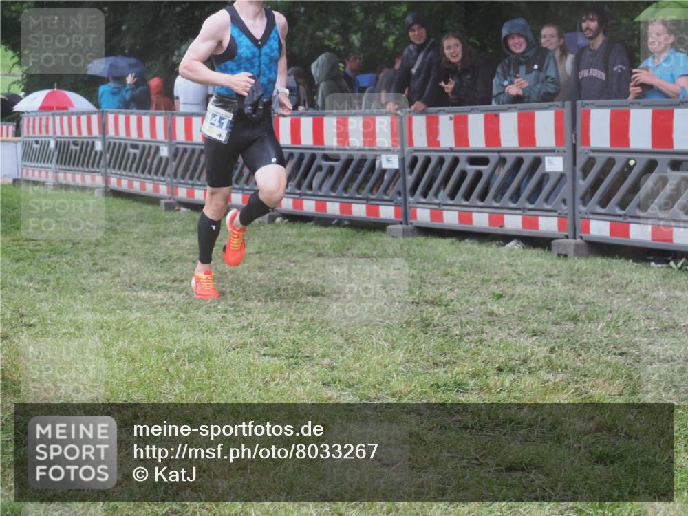 21.06.2025 - 27. Vierlanden-Triathlon KatJ http://msf.ph/oto/8033267 15.06.2025 13:44:46 Ziel 82, 1141 meine-sportfotos.de