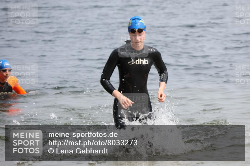 21.06.2025 - 27. Vierlanden-Triathlon Lena Gebhardt http://msf.ph/oto/8033273 15.06.2025 11:17:09 Schwimmen 944, 945, 978, 979 meine-sportfotos.de