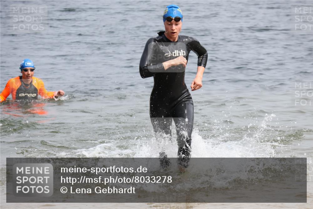 21.06.2025 - 27. Vierlanden-Triathlon Lena Gebhardt http://msf.ph/oto/8033278 15.06.2025 11:17:09 Schwimmen 944, 945, 978, 979 meine-sportfotos.de
