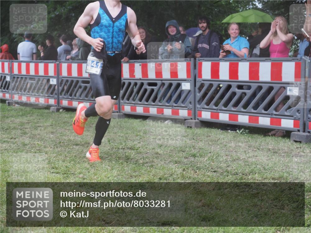 21.06.2025 - 27. Vierlanden-Triathlon KatJ http://msf.ph/oto/8033281 15.06.2025 13:44:46 Ziel 82, 1141 meine-sportfotos.de