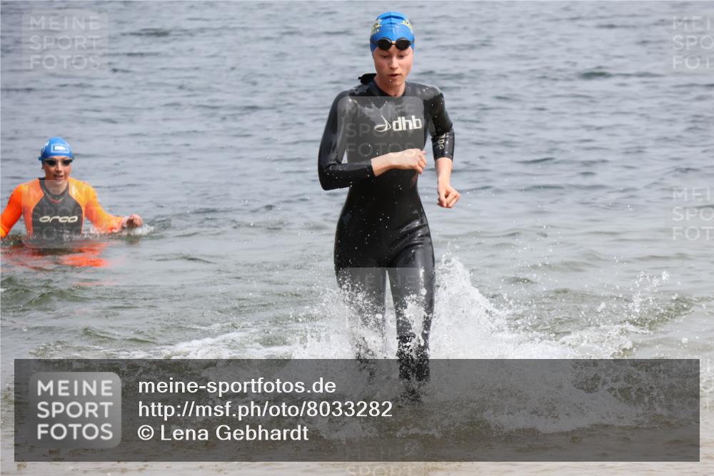 21.06.2025 - 27. Vierlanden-Triathlon Lena Gebhardt http://msf.ph/oto/8033282 15.06.2025 11:17:09 Schwimmen 944, 945, 978, 979 meine-sportfotos.de