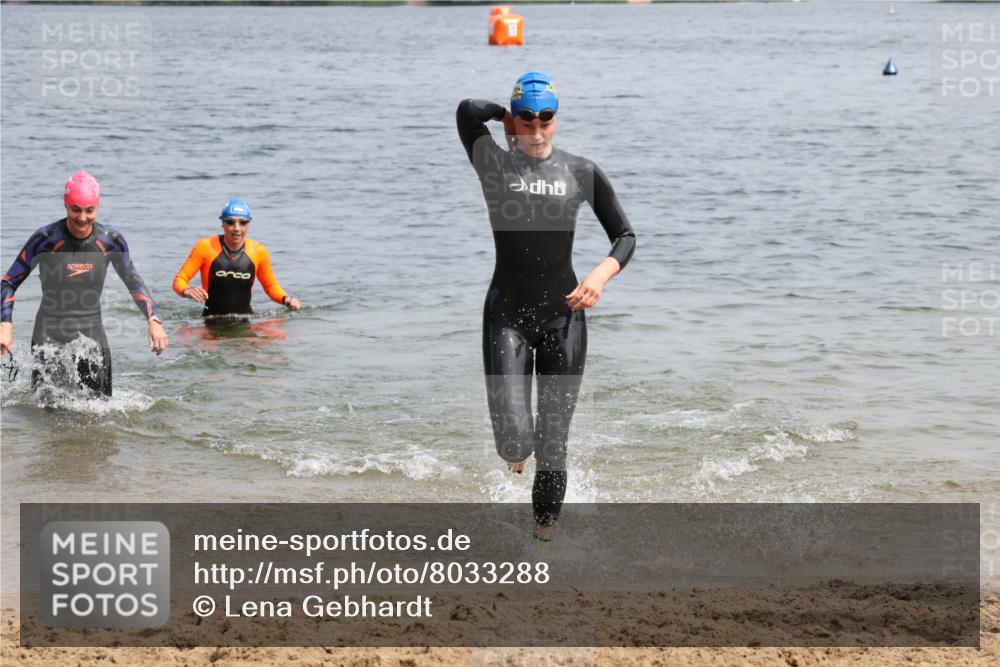21.06.2025 - 27. Vierlanden-Triathlon Lena Gebhardt http://msf.ph/oto/8033288 15.06.2025 11:17:10 Schwimmen 944, 945, 978, 979 meine-sportfotos.de