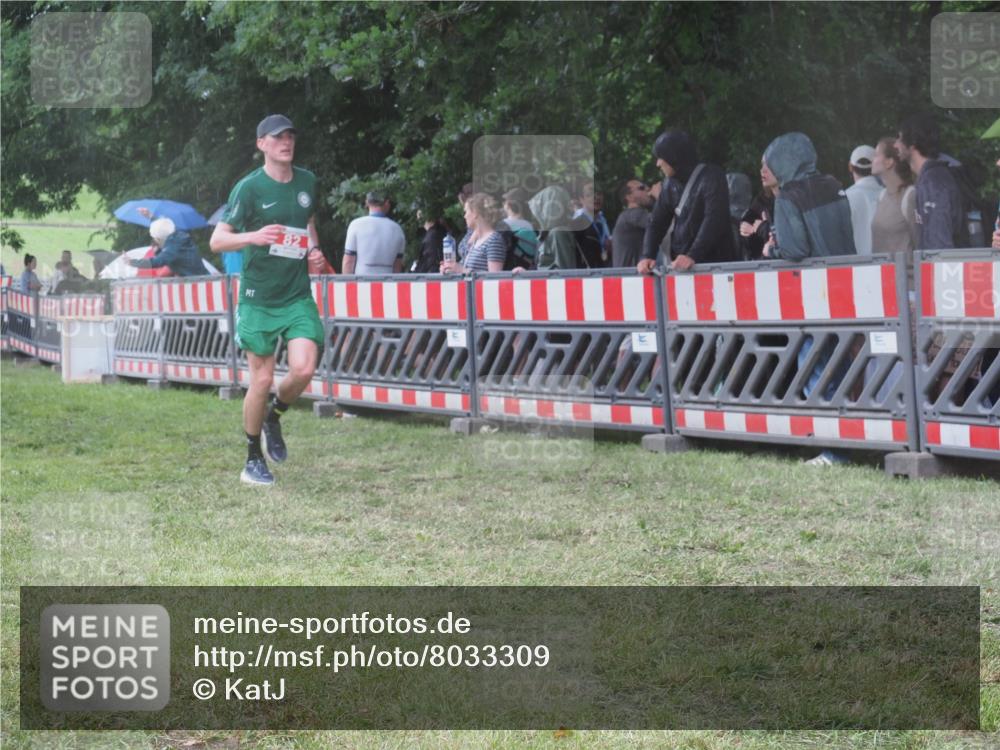 21.06.2025 - 27. Vierlanden-Triathlon KatJ http://msf.ph/oto/8033309 15.06.2025 13:44:55 Ziel 82, 811, 1114 meine-sportfotos.de