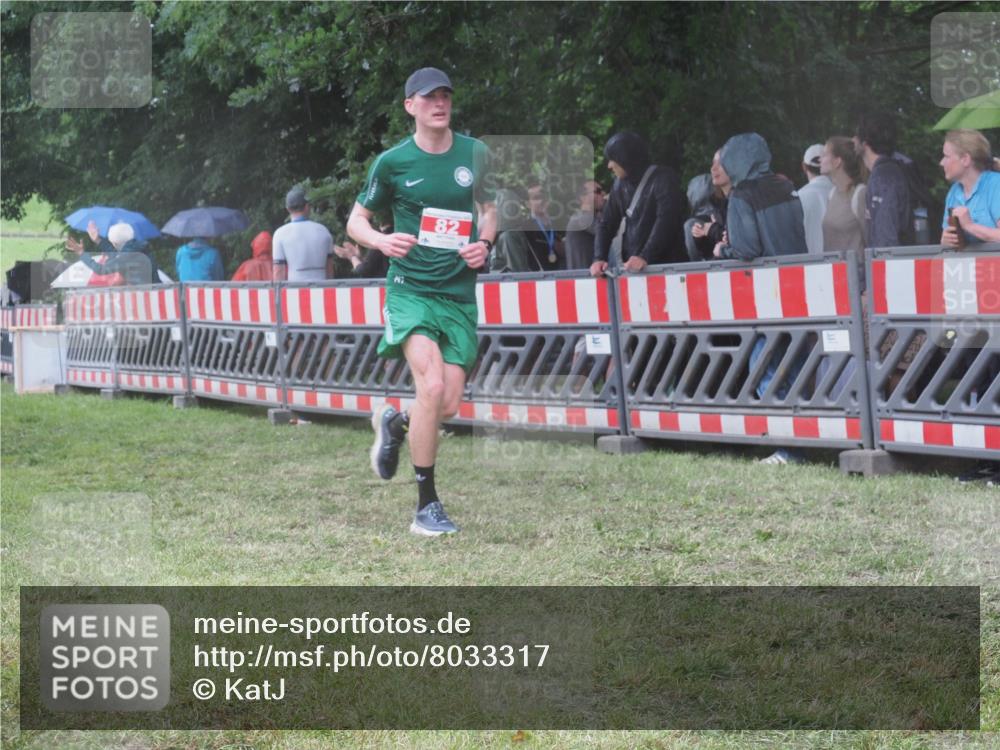 21.06.2025 - 27. Vierlanden-Triathlon KatJ http://msf.ph/oto/8033317 15.06.2025 13:44:56 Ziel 82, 811, 1114 meine-sportfotos.de