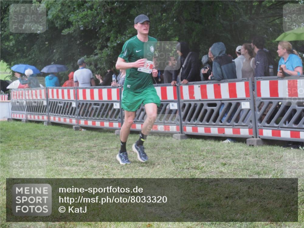 21.06.2025 - 27. Vierlanden-Triathlon KatJ http://msf.ph/oto/8033320 15.06.2025 13:44:56 Ziel 82, 811, 1114 meine-sportfotos.de
