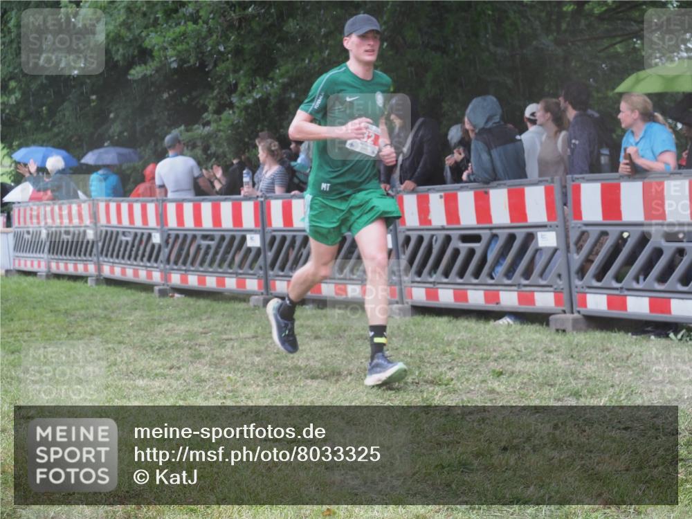 21.06.2025 - 27. Vierlanden-Triathlon KatJ http://msf.ph/oto/8033325 15.06.2025 13:44:56 Ziel 82, 811, 1114 meine-sportfotos.de