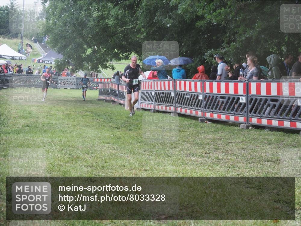 21.06.2025 - 27. Vierlanden-Triathlon KatJ http://msf.ph/oto/8033328 15.06.2025 13:45:00 Ziel 811, 881, 930, 956, 1114 meine-sportfotos.de