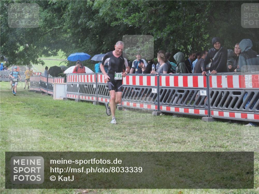 21.06.2025 - 27. Vierlanden-Triathlon KatJ http://msf.ph/oto/8033339 15.06.2025 13:45:02 Ziel 811, 881, 930, 956, 1114 meine-sportfotos.de
