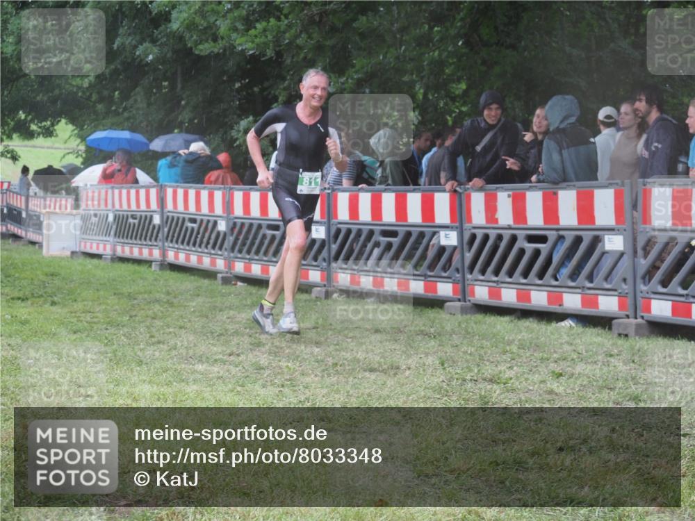 21.06.2025 - 27. Vierlanden-Triathlon KatJ http://msf.ph/oto/8033348 15.06.2025 13:45:03 Ziel 811, 881, 930, 956, 1114 meine-sportfotos.de