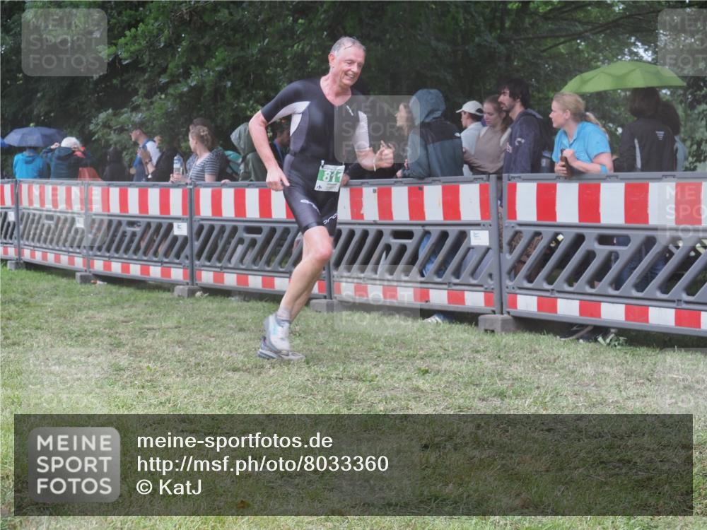 21.06.2025 - 27. Vierlanden-Triathlon KatJ http://msf.ph/oto/8033360 15.06.2025 13:45:03 Ziel 811, 881, 930, 956, 1114 meine-sportfotos.de