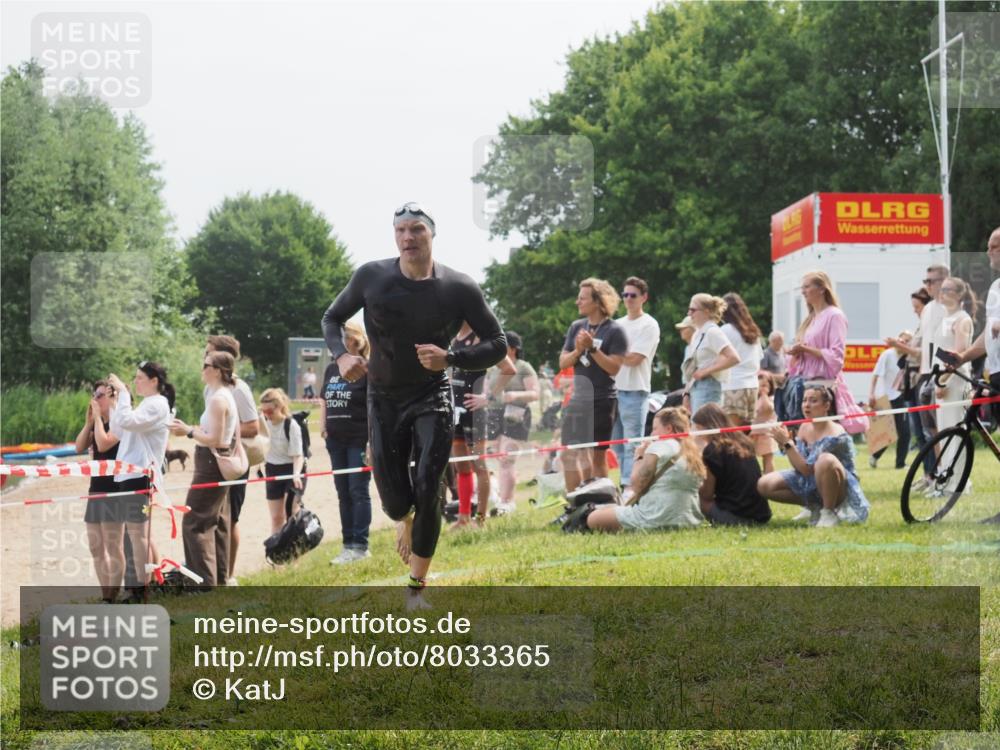 15.06.2025 - 27. Vierlanden-Triathlon KatJ http://msf.ph/oto/8033365 15.06.2025 11:15:47 Schwimmen 881, 919, 927, 946, 960 meine-sportfotos.de