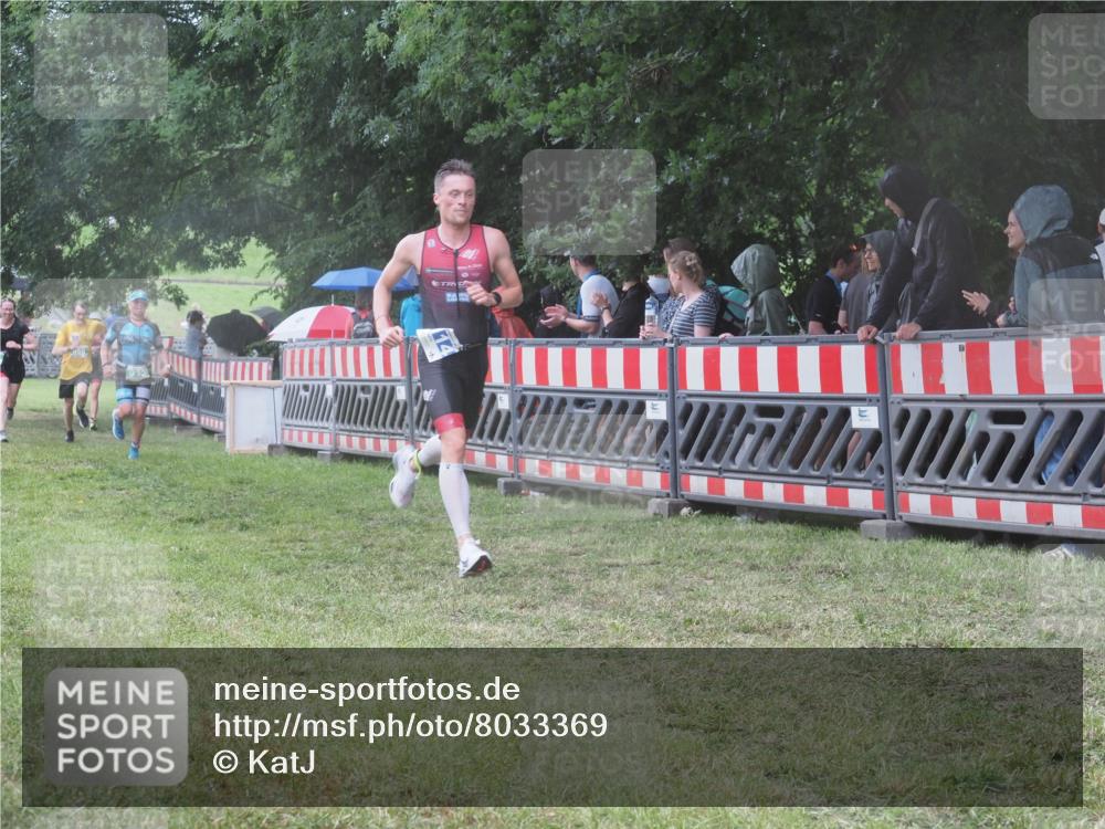 21.06.2025 - 27. Vierlanden-Triathlon KatJ http://msf.ph/oto/8033369 15.06.2025 13:45:05 Ziel 811, 849, 881, 930, 956, 1114 meine-sportfotos.de
