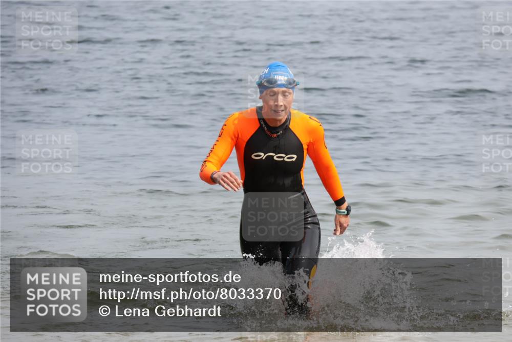 21.06.2025 - 27. Vierlanden-Triathlon Lena Gebhardt http://msf.ph/oto/8033370 15.06.2025 11:17:15 Schwimmen 911, 944, 945, 979 meine-sportfotos.de