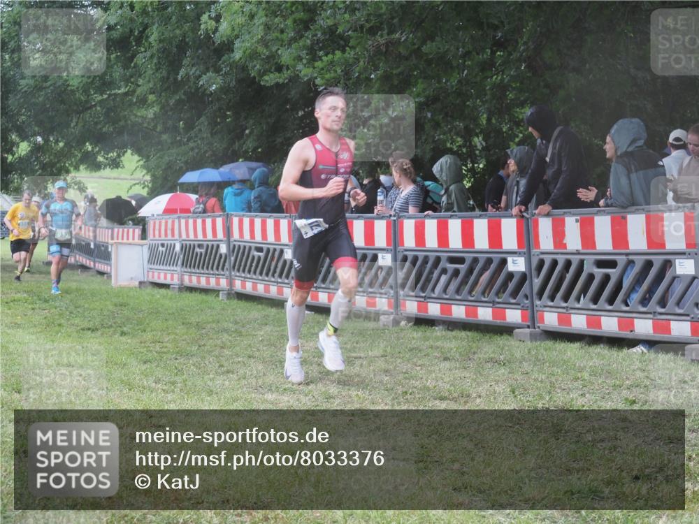21.06.2025 - 27. Vierlanden-Triathlon KatJ http://msf.ph/oto/8033376 15.06.2025 13:45:05 Ziel 811, 849, 881, 930, 956, 1114 meine-sportfotos.de