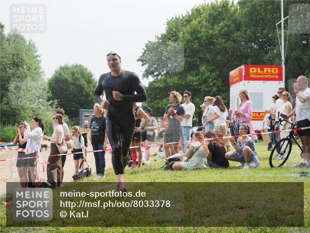 15.06.2025 - 27. Vierlanden-Triathlon KatJ http://msf.ph/oto/8033378 15.06.2025 11:15:47 Schwimmen 881, 919, 927, 946, 960 meine-sportfotos.de