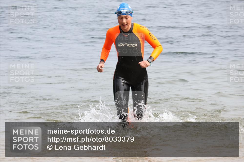 21.06.2025 - 27. Vierlanden-Triathlon Lena Gebhardt http://msf.ph/oto/8033379 15.06.2025 11:17:16 Schwimmen 911, 944, 945, 979 meine-sportfotos.de