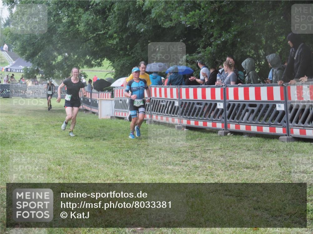 21.06.2025 - 27. Vierlanden-Triathlon KatJ http://msf.ph/oto/8033381 15.06.2025 13:45:07 Ziel 849, 881, 930, 956 meine-sportfotos.de