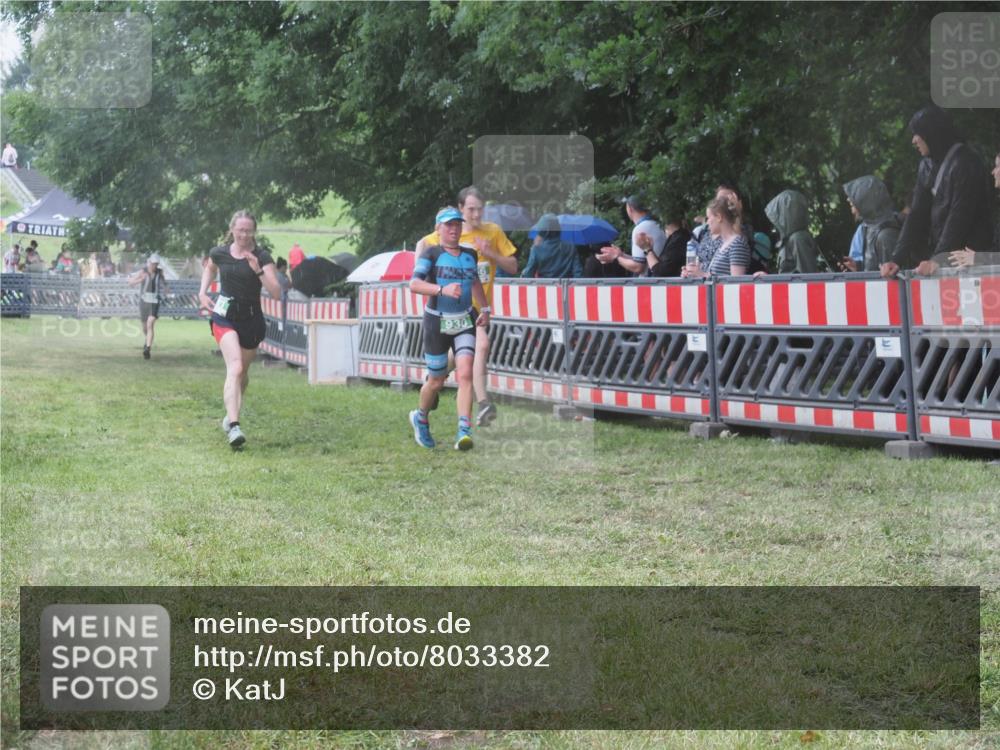 21.06.2025 - 27. Vierlanden-Triathlon KatJ http://msf.ph/oto/8033382 15.06.2025 13:45:07 Ziel 849, 881, 930, 956 meine-sportfotos.de