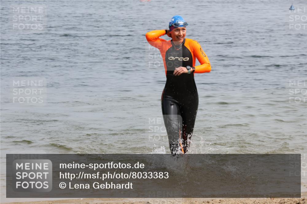 21.06.2025 - 27. Vierlanden-Triathlon Lena Gebhardt http://msf.ph/oto/8033383 15.06.2025 11:17:17 Schwimmen 911, 944, 979 meine-sportfotos.de