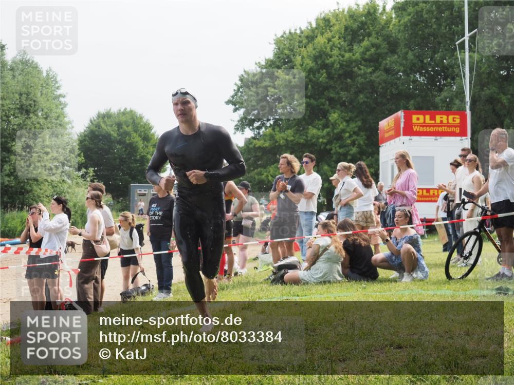 15.06.2025 - 27. Vierlanden-Triathlon KatJ http://msf.ph/oto/8033384 15.06.2025 11:15:48 Schwimmen 881, 919, 927, 946, 960 meine-sportfotos.de