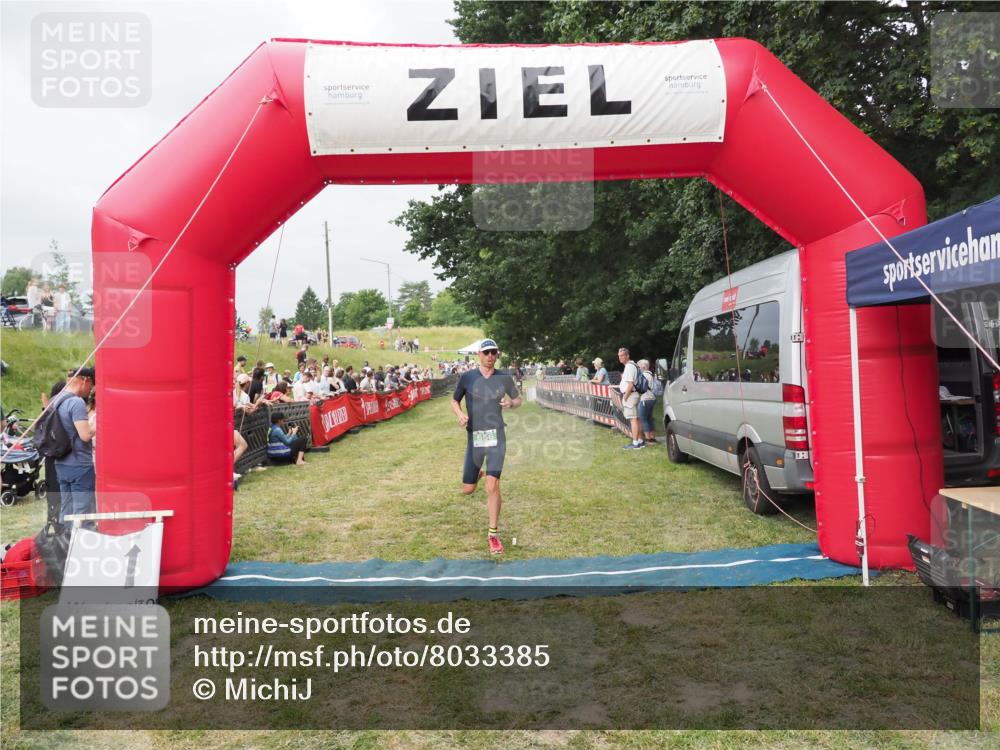21.06.2025 - 27. Vierlanden-Triathlon MichiJ http://msf.ph/oto/8033385 15.06.2026 12:55:10 Ziel 656 meine-sportfotos.de