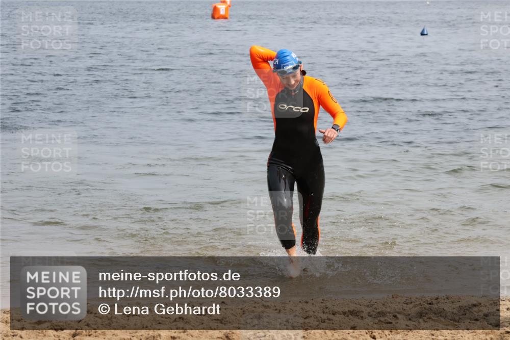 21.06.2025 - 27. Vierlanden-Triathlon Lena Gebhardt http://msf.ph/oto/8033389 15.06.2025 11:17:17 Schwimmen 911, 944, 979 meine-sportfotos.de