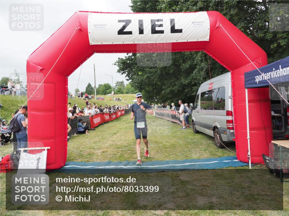 21.06.2025 - 27. Vierlanden-Triathlon MichiJ http://msf.ph/oto/8033399 15.06.2026 12:55:10 Ziel 656 meine-sportfotos.de