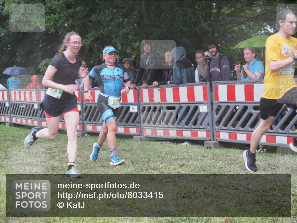 21.06.2025 - 27. Vierlanden-Triathlon KatJ http://msf.ph/oto/8033415 15.06.2025 13:45:09 Ziel 849, 881, 930, 956 meine-sportfotos.de