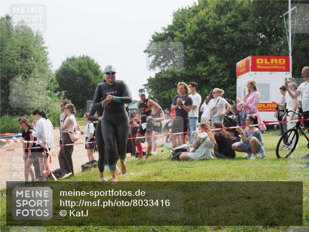 15.06.2025 - 27. Vierlanden-Triathlon KatJ http://msf.ph/oto/8033416 15.06.2025 11:15:52 Schwimmen 881, 919, 927, 946, 951, 960 meine-sportfotos.de