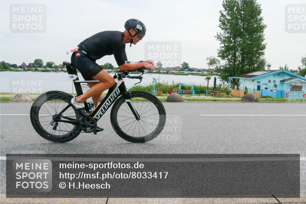 15.06.2025 - 27. Vierlanden-Triathlon H.Heesch http://msf.ph/oto/8033417 15.06.2025 10:41:37 Radfahren 106, 109, 127, 142, 198, 436 meine-sportfotos.de
