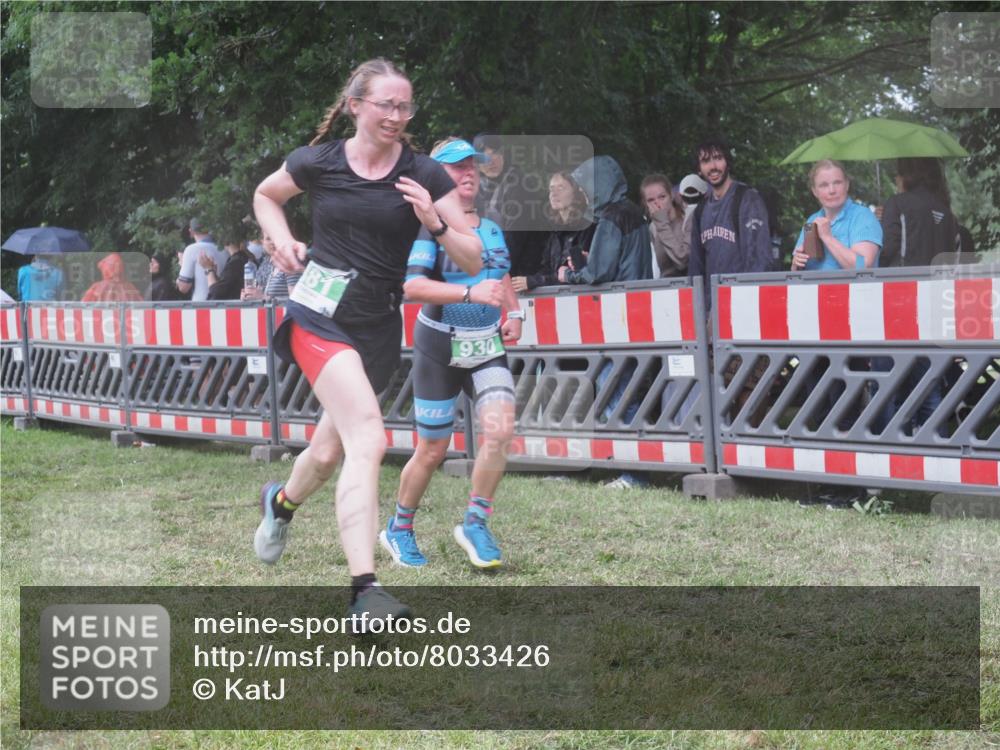 21.06.2025 - 27. Vierlanden-Triathlon KatJ http://msf.ph/oto/8033426 15.06.2025 13:45:09 Ziel 849, 881, 930, 956 meine-sportfotos.de